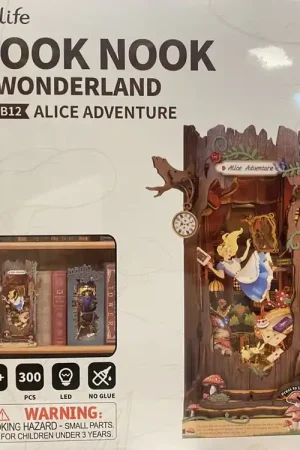[ ROLIFETGB12 ] Rolife Book Nook & Wonderland Alice Adventure Must-Have