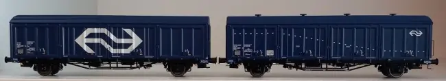 Op = Op Exact train EX20825 - 2-er Set NS Hbis Nr. 01 EUROP 84 NS 225 4 135-2, 3 Sicken, Blau, weiser Streifen und Aufschrift HCR ‘Torino‘ und NS Hbis Nr. 01 EUROP 84 NS 225 4 287-1, 3 Sicken, blau, gross NS Logo, Aufschrift HCR ‘Bellinzone‘