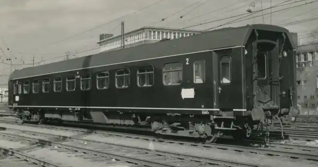 Exact train EX10101 - NS Bc7012 Plan N Liegewagen Berlinerblau, Betriebnummer oben graues Dach Nieuw