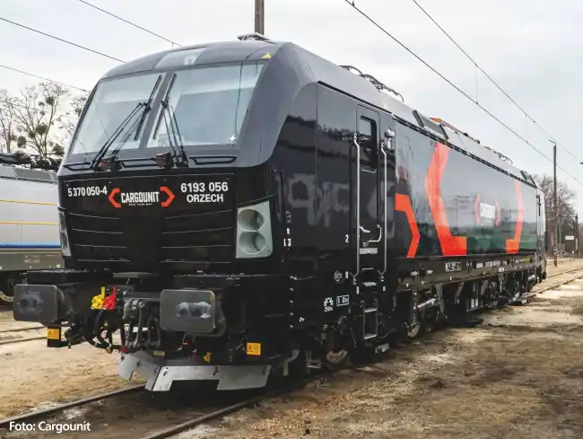 Must-Have Piko 21635 - ~E-Lok/Sound Vectron EU46 CargoUnit VI + PluX22 Dec.