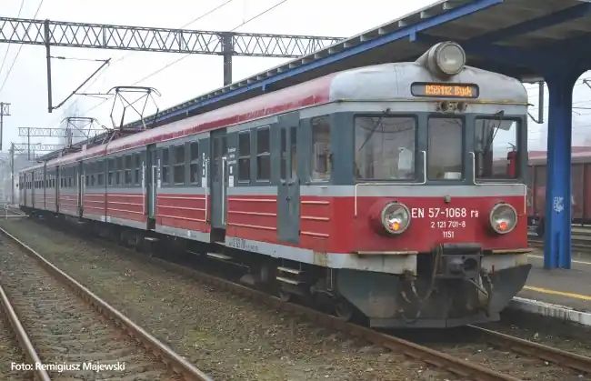 Piko 51457 - Triebzug/Sound EN 57 PR VI + PluX22 Dec. Lage Kosten