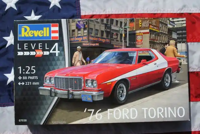 Voordeelprijs Revell 07038 ‘76 FORD TORINO