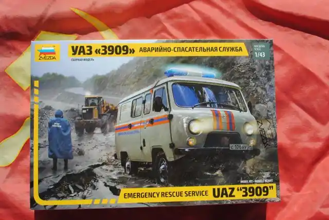 Zvezda 43002 UAZ "3909" Emergency Rescue Service Exclusieve Aanbieding