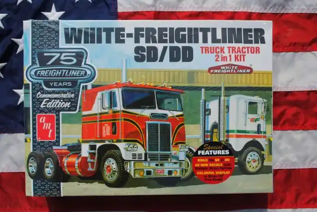 AMT 1046 WHITE-FREIGHTLINER SD/DD Must-Have