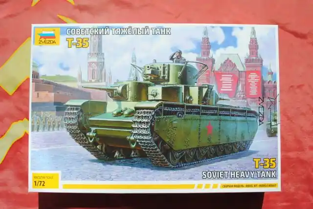 Zvezda 5061 T-35 Soviet Heavy Tank Dagaanbieding