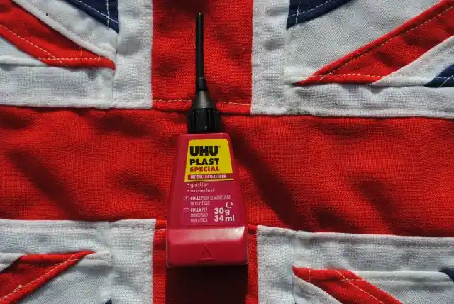 Op = Op UHU 45880 Plast Special 30gr. vloeibare lijm met naald