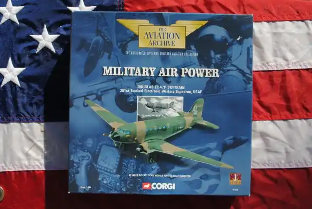 Uitverkoop Corgi CC47112 DOUGLAS EC-47P SKYTRAIN