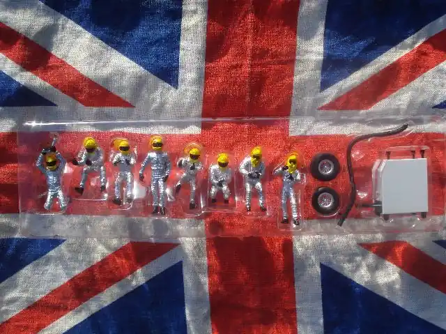 ScaleXtric C8292 RACE + PIT CREW - REFUEL SILVER Seizoensaanbieding