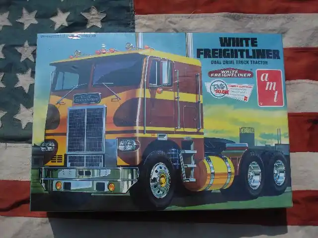 Nieuw AMT 620 WHITE FREIGHTLINER