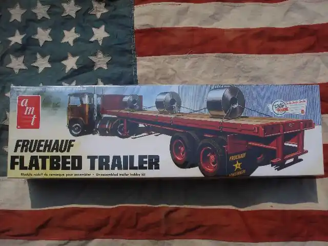 AMT 617 FLATBED TRAILER "FRUEHAUF" Gecertificeerd