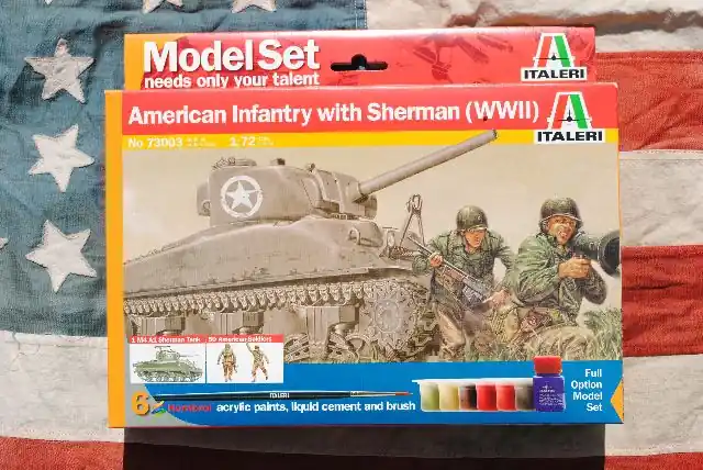 Alleen Vandaag IT73003 M4A1 Sherman with American Infantry