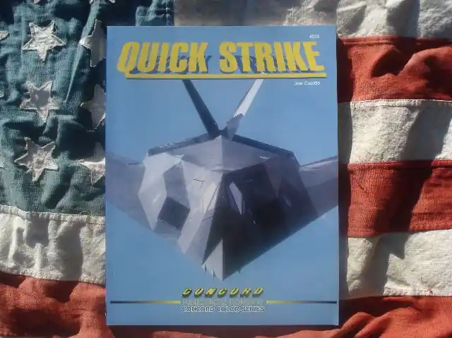 Merkproduct CO.4015 QUICK STRIKE moderne USAF bomber‘s