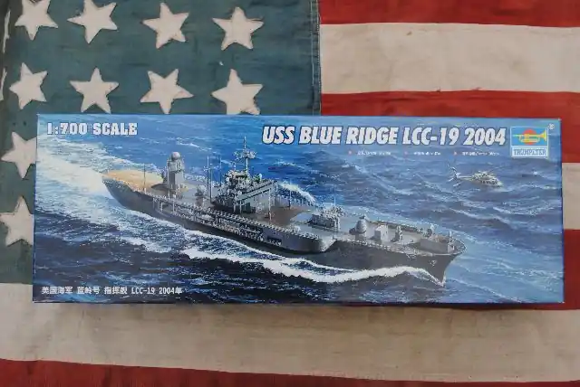 Beperkt Aanbod TR05717 USS BLUE RIDGE LCC-19 2004