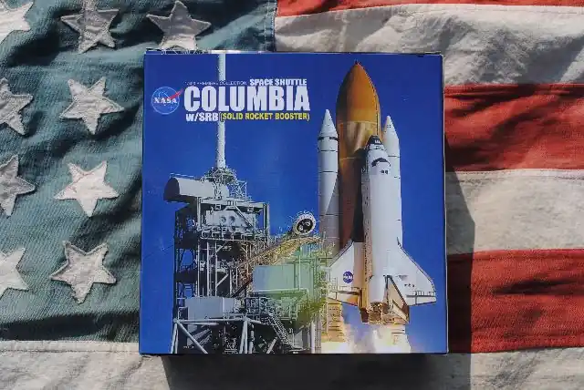 Direct Beschikbaar DRW.56213 Space Shuttle COLUMBIA with Solid Rocket Booster