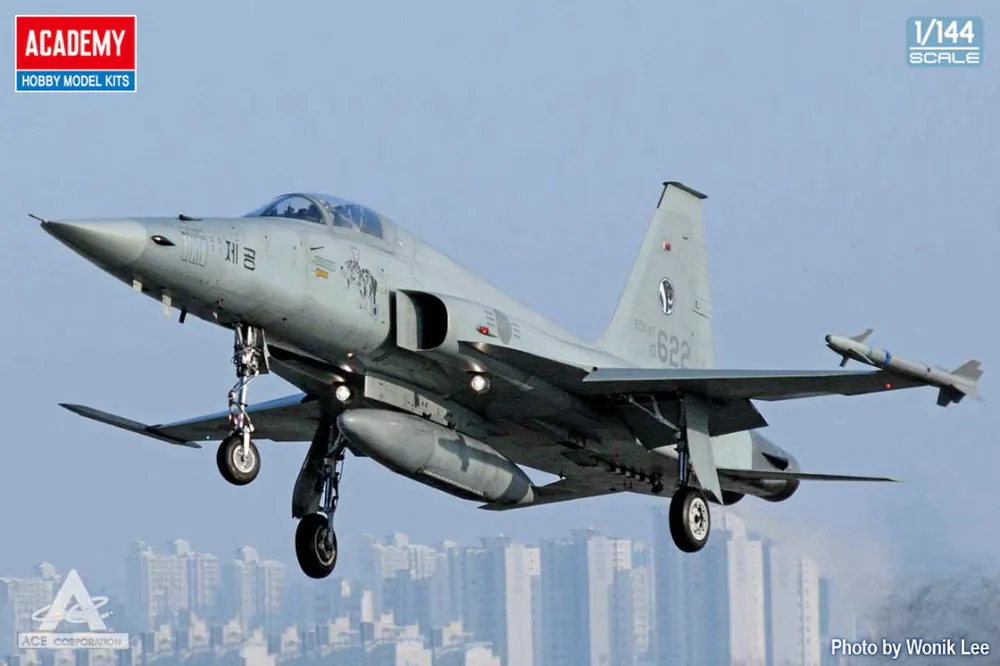 1 144 Academy 12644 Northrop F-5 Freedom Fighter - KF-5E Tiger II - Straaljager Plastic Modelbouwpakket Laatste Versie