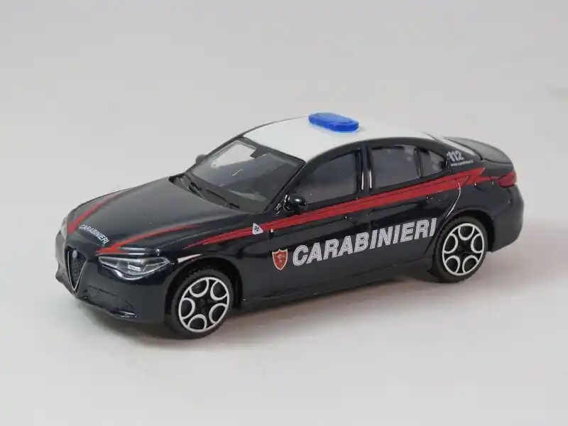 Alfa Romeo Giulia 2015 ‘Carabinieri‘ - 1 43 - Bburago Gecertificeerd