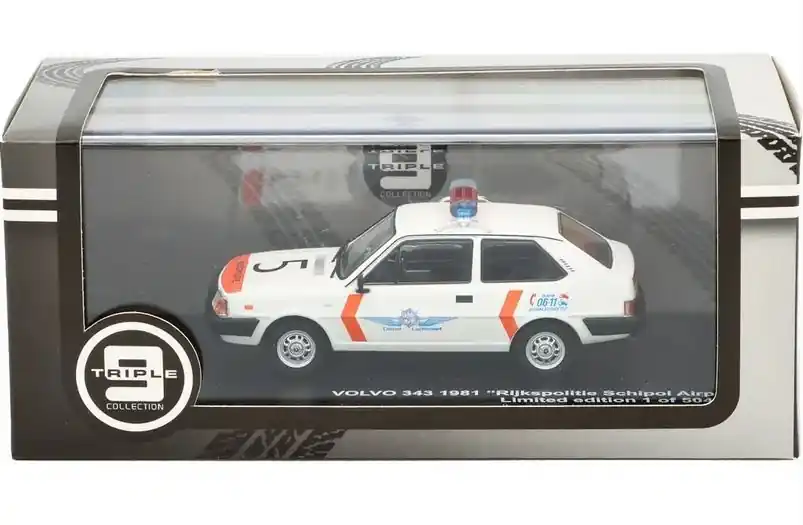 Volvo 343 ‘Rijkspolitie Schiphol Airport‘ 1981 - 1 43 - Triple 9 Collection Tijdelijk Beschikbaar