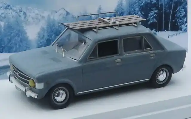 Fiat 128 + Roof Rack + Skis 1970 - 1 43 - Rio Direct Beschikbaar