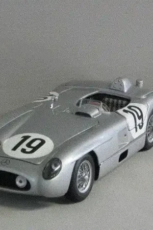 Hoge Kwaliteit Mercedes-Benz 300 SLR 19 ‘J.M. Fangio‘ LM 1955 - 1 24 - Minichamps