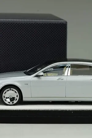 Weekendaanbieding MERCEDES-MAYBACH S-KLASSE 2016 ZILVER 1/43 ALMOST REAL