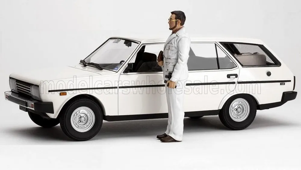 Aanbieding FIAT 131 PANORAMA SW 1981 - MOVIE - BIANCO ROSSO E VERDONE , MET FIGUUR