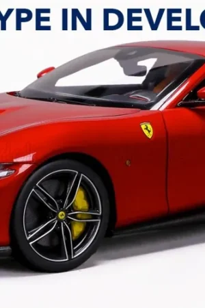 FERRARI ROMA 2019 SCHAALMODEL 1/18 POLISTIL ROSSO MAGMA MET VITRINE Op = Op