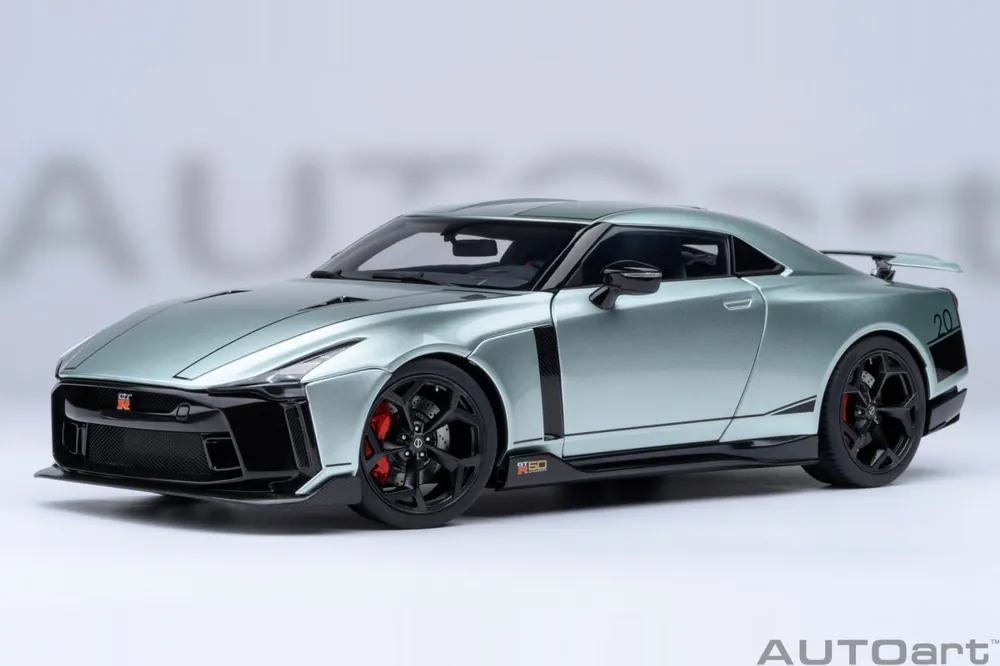NISSAN GT-R50 BY ITALDESIGN (METALLIC GREEN/BLACK) Seizoensaanbieding