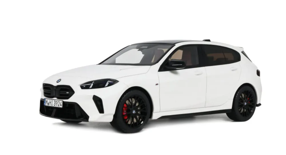 Op = Op BMW M135I XDRIVE 1/18 SCHAALMODEL VAN OTTO MOBILE