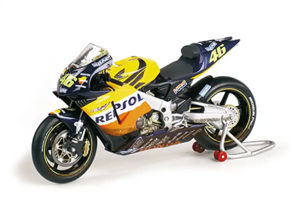 Superprijs HONDA RC211V – VALENTINO ROSSI – TEAM REPSOL HONDA – VALENTINO ROSSI – WORLD CHAMPION 2002 – DIRTY VERSION