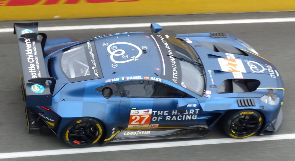 ASTON MARTIN VANTAGE AMR GT3 NR. 27 HEART OF RACING TEAM LE MANS 24H 2024 I. JAMES - D. MANCINELLI - A. RIBERAS Merkproduct