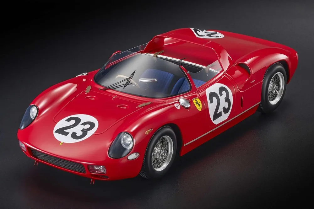 FERRARI 250P SPIDER 1/12 SCHAALMODEL DOOR TOPMARQUES Direct Beschikbaar