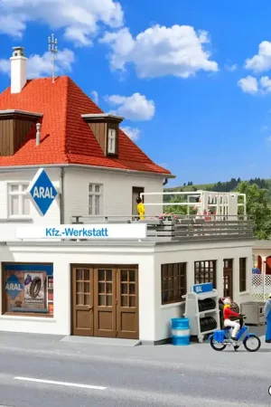 Kibri 38202 H0 Woonhuis met werkplaats Aral Koop Online